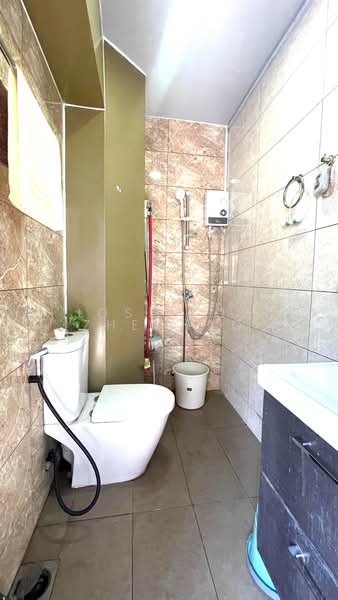 548 Serangoon North Avenue 3, 548 Serangoon North Avenue 3, 3 Bedrooms, 1,291 sqft, HDB Flat For Sale, by Jose Loh Zhenhao, 500120330 - Bathroom - PropertyGuru.com.sg