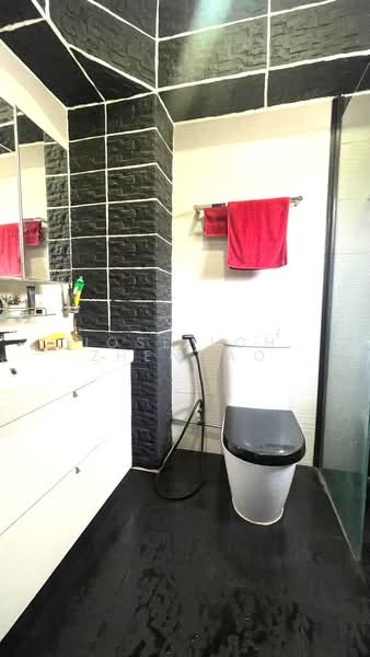 548 Serangoon North Avenue 3, 548 Serangoon North Avenue 3, 3 Bedrooms, 1,291 sqft, HDB Flat For Sale, by Jose Loh Zhenhao, 500120330 - Bathroom - PropertyGuru.com.sg