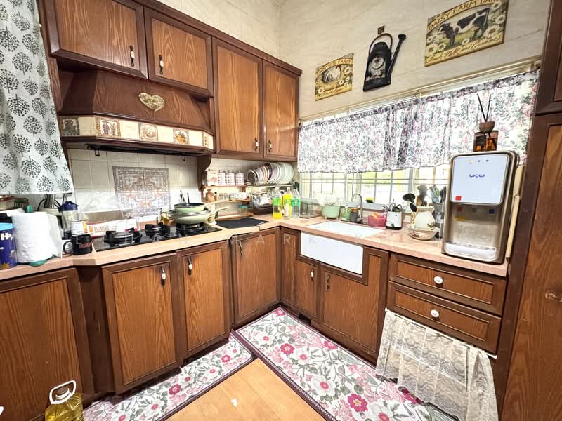 Loyang Villas, Loyang Rise, 5 Bedrooms, 2,551 sqft, Terraced House For Sale, by Ethan Mark Kheng, 500120333 - Kitchen - PropertyGuru.com.sg