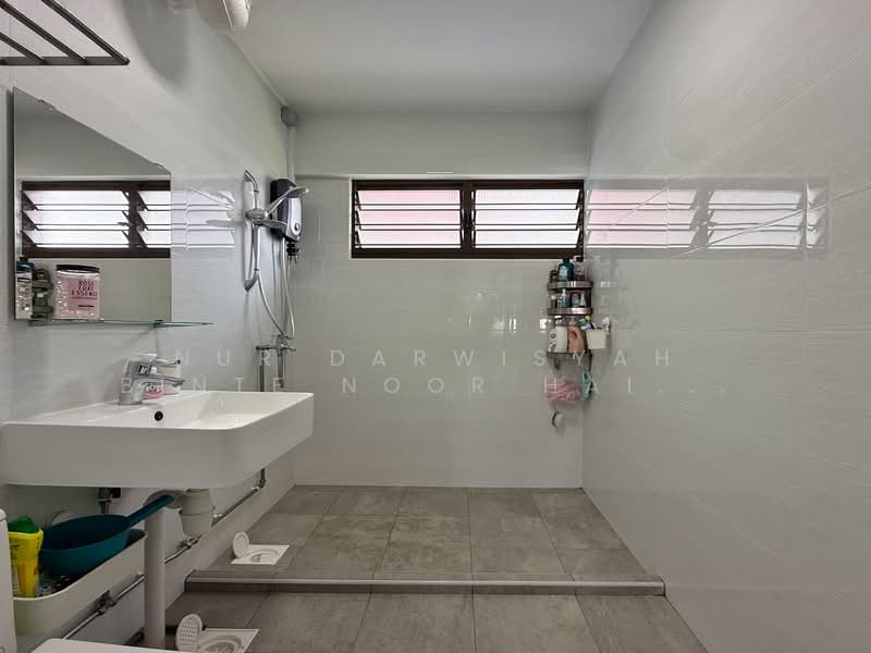 210 Petir Road, 210 Petir Road, 3 Bedrooms, 1,313 sqft, HDB Flat For Sale, by Nur Darwisyah Binte Noor Haidi (Wiwi), 500120346 - Bathroom - PropertyGuru.com.sg