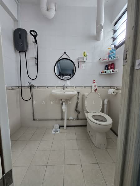113 Yishun Ring Road, 113 Yishun Ring Road, 2 Bedrooms, 688 sqft, HDB Flat For Sale, by Farah Ali, 500120349 - Bathroom - PropertyGuru.com.sg