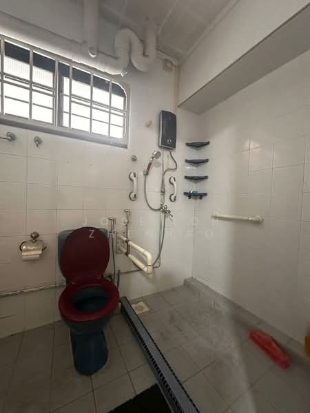 285B Toh Guan Road, 285B Toh Guan Road, 4 Bedrooms, 1,323 sqft, HDB Flat For Sale, by Jose Loh Zhenhao, 500120354 - Bathroom - PropertyGuru.com.sg