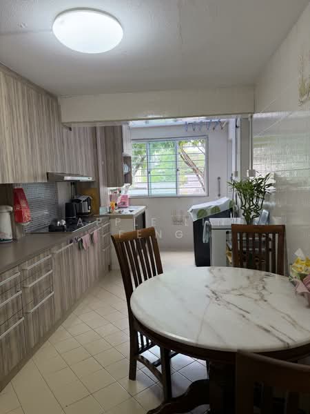 222 Lorong 8 Toa Payoh, 222 Lorong 8 Toa Payoh, 3 Bedrooms, 883 sqft, HDB Flat For Sale, by Apple Lin Feng, 500120356 - Kitchen - PropertyGuru.com.sg