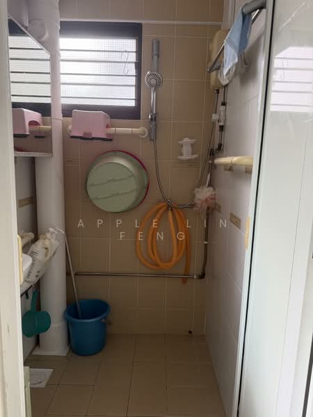 222 Lorong 8 Toa Payoh, 222 Lorong 8 Toa Payoh, 3 Bedrooms, 883 sqft, HDB Flat For Sale, by Apple Lin Feng, 500120356 - Bathroom - PropertyGuru.com.sg