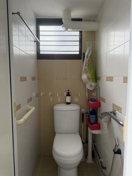 222 Lorong 8 Toa Payoh, 222 Lorong 8 Toa Payoh, 3 Bedrooms, 883 sqft, HDB Flat For Sale, by Apple Lin Feng, 500120356 - Bathroom - PropertyGuru.com.sg
