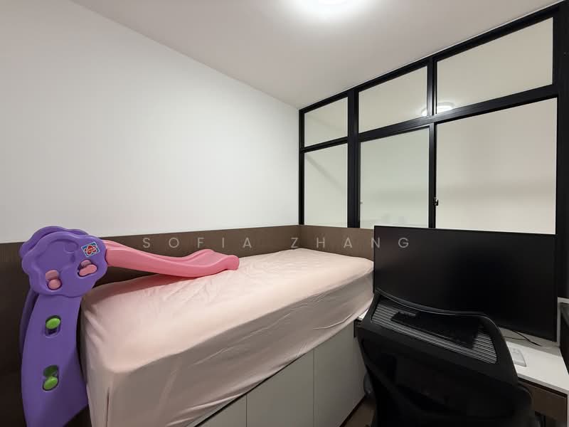 Leedon Green, 32 Leedon Heights, 2 Bedrooms, 818 sqft, Condominium For Sale, by Sofia Zhang, 500120376 - Bedroom - PropertyGuru.com.sg