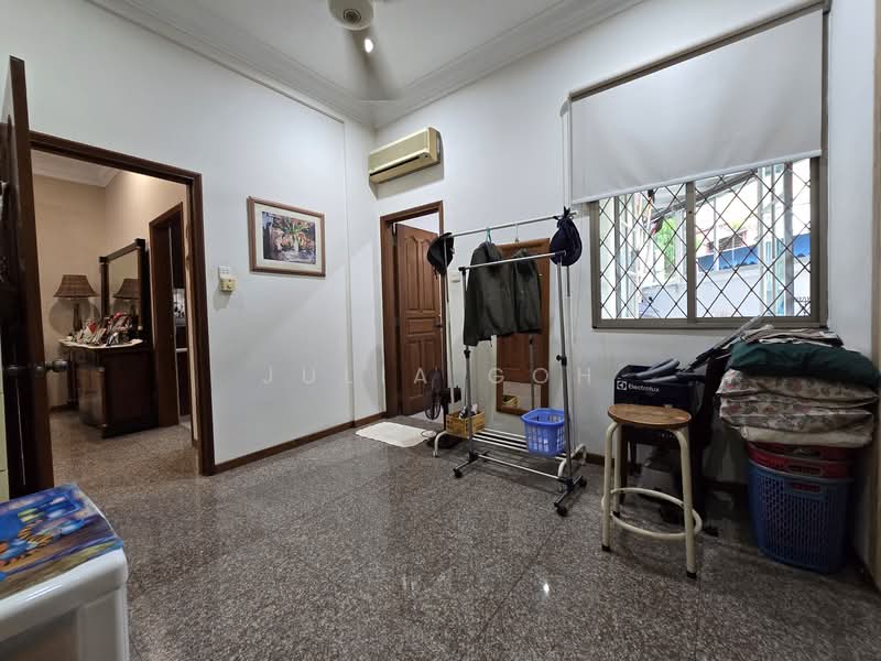 Freehold 2.5 storey detached house. Near Serangoon MRT / NEX, , 5 Bedrooms, 3,697 sqft, Detached House For Sale, by Julia Goh, 500120418 - PropertyGuru.com.sg