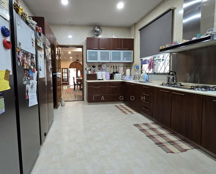 Freehold 2.5 storey detached house. Near Serangoon MRT / NEX, , 5 Bedrooms, 3,697 sqft, Detached House For Sale, by Julia Goh, 500120418 - PropertyGuru.com.sg