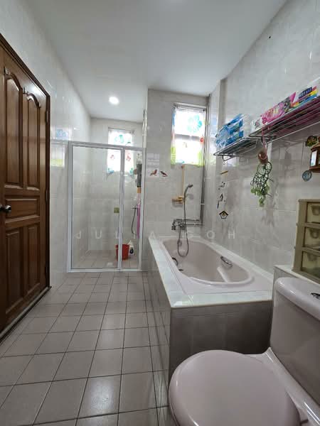 Freehold 2.5 storey detached house. Near Serangoon MRT / NEX, , 5 Bedrooms, 3,697 sqft, Detached House For Sale, by Julia Goh, 500120418 - PropertyGuru.com.sg