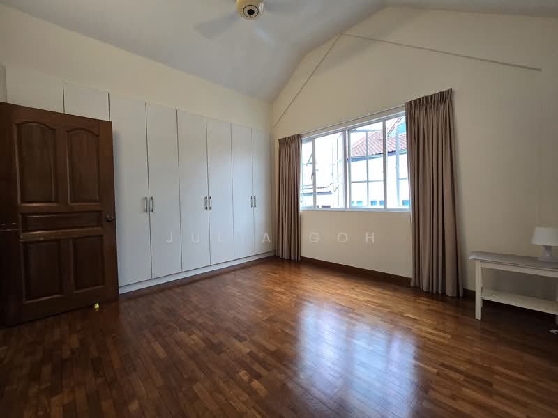 Freehold 2.5 storey detached house. Near Serangoon MRT / NEX, , 5 Bedrooms, 3,697 sqft, Detached House For Sale, by Julia Goh, 500120418 - PropertyGuru.com.sg