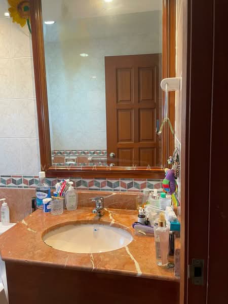 Simsville, 2 Geylang East Avenue 2, 3 Bedrooms, 1,248 sqft, Condominium For Sale, by Vivian Yang, 500120425 - Bathroom - PropertyGuru.com.sg