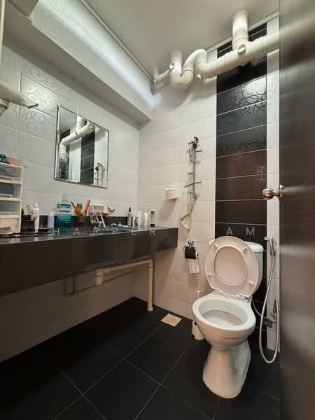 324D Sengkang East Way, 324D Sengkang East Way, 3 Bedrooms, 969 sqft, HDB Flat For Sale, by Harper Cham, 500120440 - Bathroom - PropertyGuru.com.sg