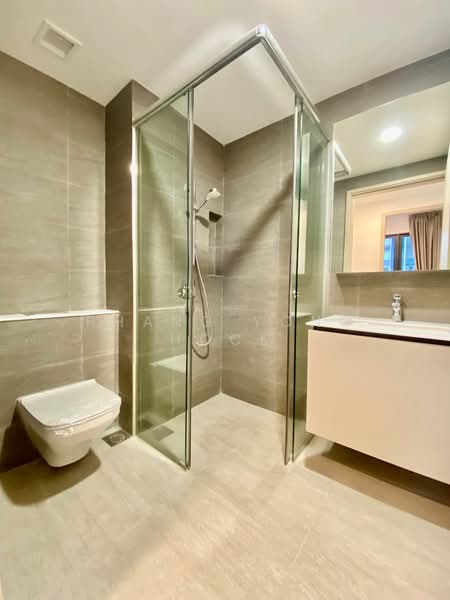 Sengkang Grand Residences, 74 Compassvale Bow, 2 Bedrooms, 764 sqft, Condominium For Rent, by Phang Yong Hock, 500120459 - Bathroom - PropertyGuru.com.sg