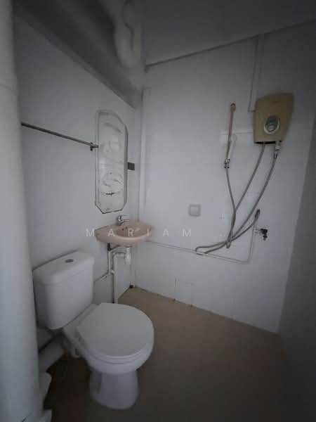 334 Kreta Ayer Road, 334 Kreta Ayer Road, 3 Bedrooms, 893 sqft, HDB Flat For Sale, by Mariam ., 500120464 - Bathroom - PropertyGuru.com.sg