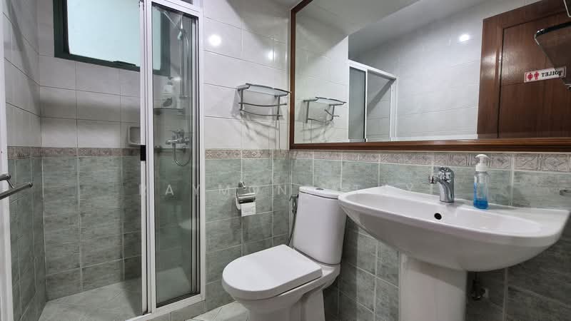 Palm Gardens, 2A Hong San Walk, 4 Bedrooms, 1,349 sqft, Condominium For Rent, by Raymond Tay, 500120499 - Bathroom - PropertyGuru.com.sg