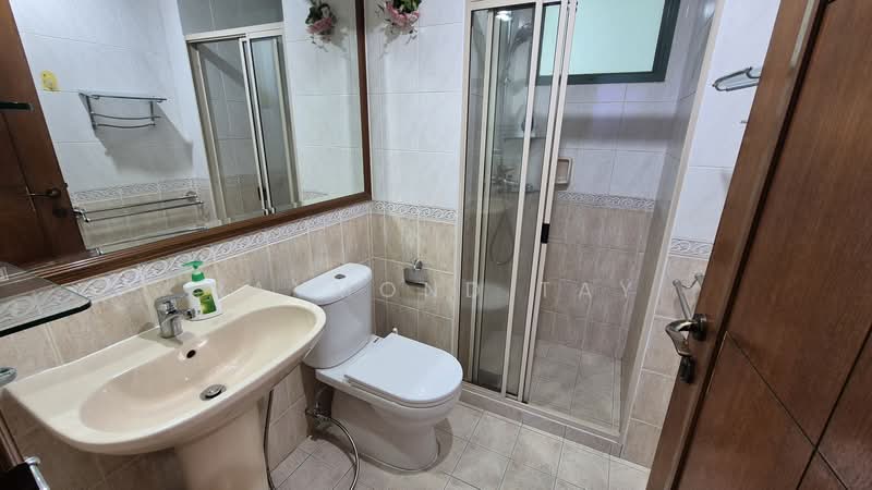 Palm Gardens, 2A Hong San Walk, 4 Bedrooms, 1,349 sqft, Condominium For Rent, by Raymond Tay, 500120499 - Bathroom - PropertyGuru.com.sg