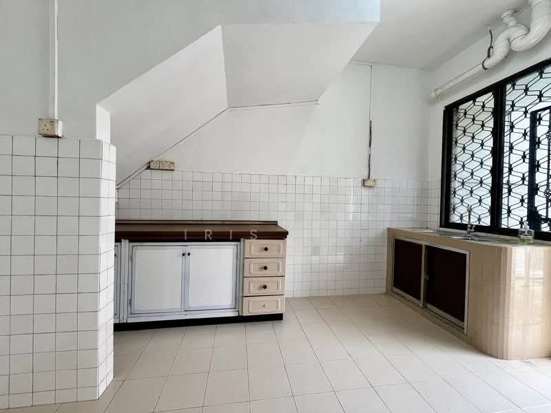 West Coast - Jalan Mas Kuning, , 3 Bedrooms, 1,461 sqft, Terraced House For Sale, by Iris Lim, 500120501 - Kitchen - PropertyGuru.com.sg