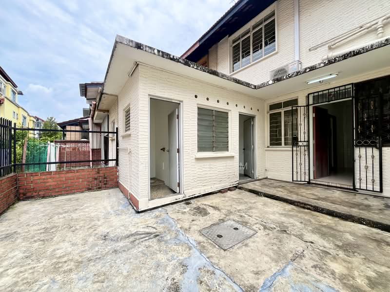 West Coast - Jalan Mas Kuning, , 3 Bedrooms, 1,461 sqft, Terraced House For Sale, by Iris Lim, 500120501 - Exterior Yard - PropertyGuru.com.sg