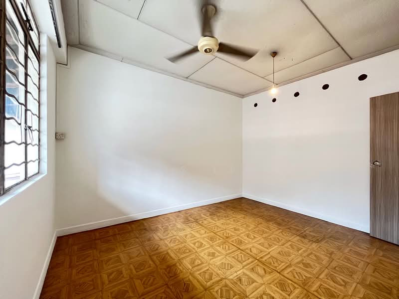 West Coast - Jalan Mas Kuning, , 3 Bedrooms, 1,461 sqft, Terraced House For Sale, by Iris Lim, 500120501 - Bedroom - PropertyGuru.com.sg