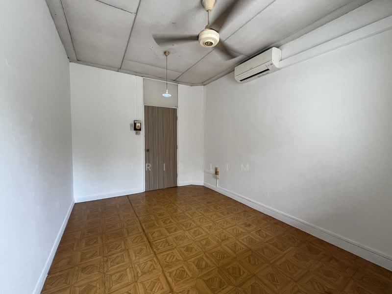 West Coast - Jalan Mas Kuning, , 3 Bedrooms, 1,461 sqft, Terraced House For Sale, by Iris Lim, 500120501 - Bedroom to Balcony  - PropertyGuru.com.sg