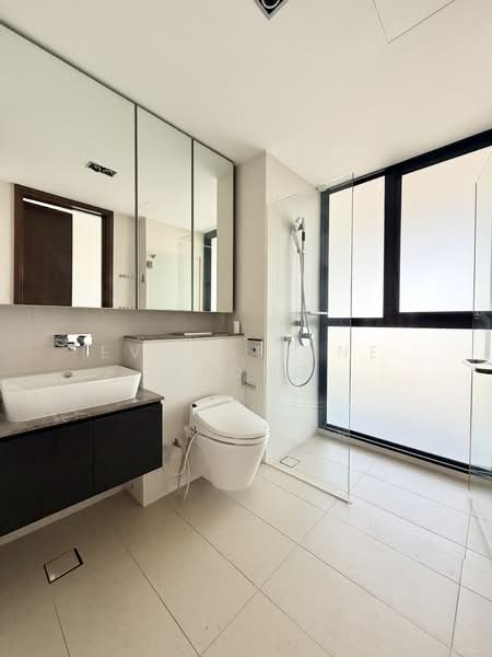 Spottiswoode Residences, 48 Spottiswoode Park Road, 3 Bedrooms, 1,399 sqft, Condominium For Rent, by Evangeline Yeong, 500120503 - Master Ensuite Bathroom - PropertyGuru.com.sg