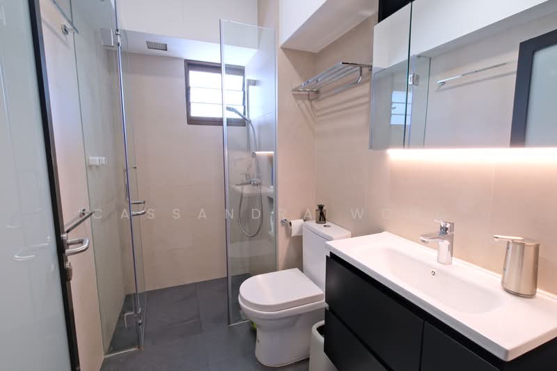 58 Strathmore Avenue, 58 Strathmore Avenue, 3 Bedrooms, 1,184 sqft, HDB Flat For Sale, by Cassandra Wong, 500120510 - Common Bathroom - PropertyGuru.com.sg