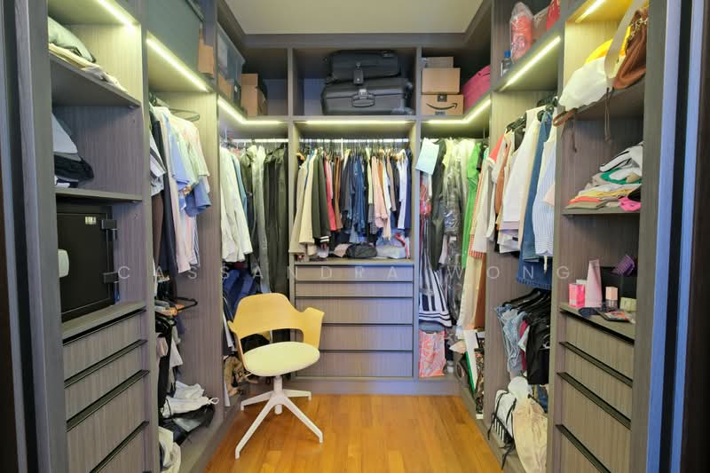 58 Strathmore Avenue, 58 Strathmore Avenue, 3 Bedrooms, 1,184 sqft, HDB Flat For Sale, by Cassandra Wong, 500120510 - Walk-in Closet - PropertyGuru.com.sg