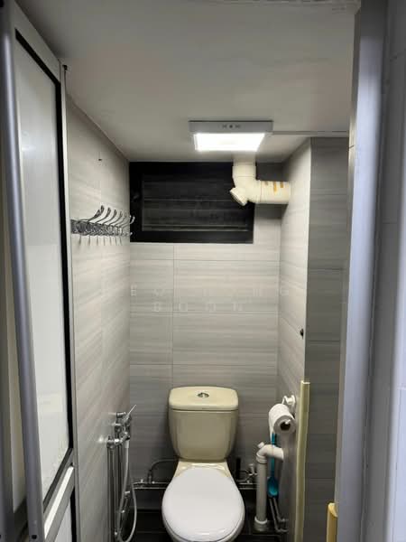 82 Whampoa Drive, 82 Whampoa Drive, 2 Bedrooms, 710 sqft, HDB Flat For Sale, by Yeo Tong Boon, 500120511 - Bathroom - PropertyGuru.com.sg