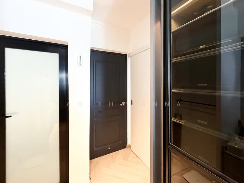 132 Lorong Ah Soo, 132 Lorong Ah Soo, 3 Bedrooms, 1,689 sqft, HDB Flat For Sale, by Tabitha Anna, 500120517 - Walk-In Wardrobe - PropertyGuru.com.sg