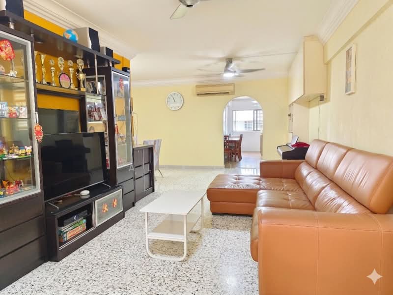 160 Bukit Batok Street 11, 160 Bukit Batok Street 11, 3 Bedrooms, 1,130 sqft, HDB Flat For Sale, by Alex Lim, 500120536 - Living Room - PropertyGuru.com.sg