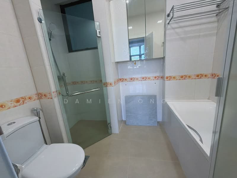 Eastpoint Green, 3 Simei Street 3, 2 Bedrooms, 904 sqft, Condominium For Rent, by Damien Ong, 500120538 - Bathroom - PropertyGuru.com.sg