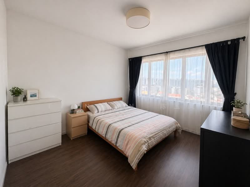 Central Grove, , 3 Bedrooms, 1,206 sqft, Condominium For Sale, by Evon Tan  陈玉凤, 500120544 - (Master)Bedroom - PropertyGuru.com.sg