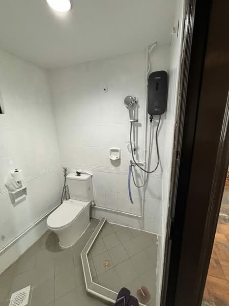 Regal Court, 17 Kim Keat Road, Room Rental, 700 sqft, Apartment For Rent, by Don Chiam, 500120548 - Shower Room - PropertyGuru.com.sg