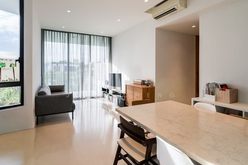 The Crest, 101 Prince Charles Crescent, 2 Bedrooms, 947 sqft, Condominium For Sale, by Joan Cheng, 500120561 - Living Room - PropertyGuru.com.sg
