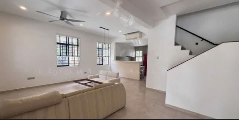 ⭐️⭐️LANDED7772@ FH Renovated Cnr Terrace , Huge land, walk to Nex, recreation road, Lor Liew Lian, 98777772, 3 Bedrooms, 2,500 sqft, Corner Terrace For Sale, by Dominic Chua, 500120573 - Living Room - PropertyGuru.com.sg