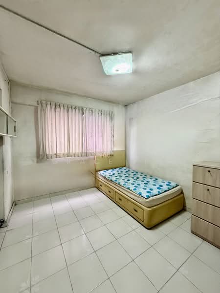 241 Serangoon Avenue 3, 241 Serangoon Avenue 3, 3 Bedrooms, 904 sqft, HDB Flat For Sale, by Grace Lim, 500120577 - Bedroom - PropertyGuru.com.sg