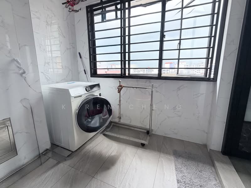 288 Choa Chu Kang Avenue 3, 288 Choa Chu Kang Avenue 3, 3 Bedrooms, 1,227 sqft, HDB Flat For Rent, by Karen Cheng, 500120595 - Balcony - PropertyGuru.com.sg