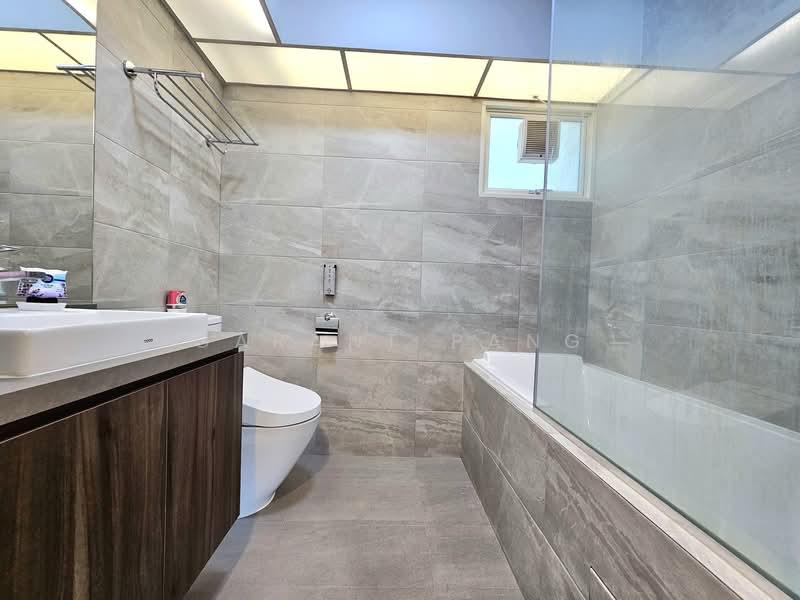 663B Punggol Drive, 663B Punggol Drive, 2 Bedrooms, 1,184 sqft, HDB Flat For Rent, by Garant Pang, 500120600 - Bathroom - PropertyGuru.com.sg