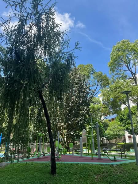 242 Bukit Batok East Avenue 5, 242 Bukit Batok East Avenue 5, 3 Bedrooms, 979 sqft, HDB Flat For Sale, by Edmund Tan TL, 500120602 - Nearby Fitness Corner - PropertyGuru.com.sg