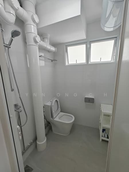 512 Ang Mo Kio Avenue 8, 512 Ang Mo Kio Avenue 8, Room Rental, 150 sqft, HDB Flat For Rent, by Lynn Ong C H, 500120613 - Bathroom - PropertyGuru.com.sg