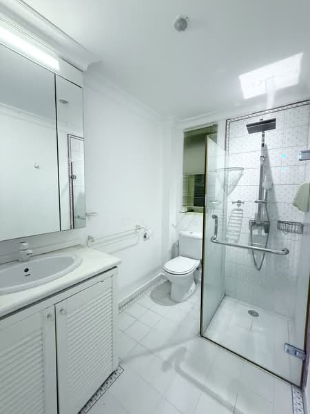 Landed Semi-Detached House at Begonia Drive for Lease, Begonia Drive, 5 Bedrooms, 2,400 sqft, Semi-Detached House For Rent, by Eunice Teo Y N, 500120617 - Bathroom - PropertyGuru.com.sg