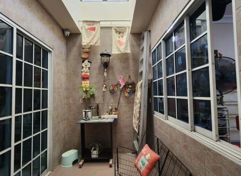 Perfect Location In The East,Cosy Terrace Not To Be Missed!!!, Kee Sun Ave Jln Sempadan Siglap, 2 Bedrooms, 2,000 sqft, Terraced House For Sale, by Leslie Lim, 500120621 - Interior - PropertyGuru.com.sg