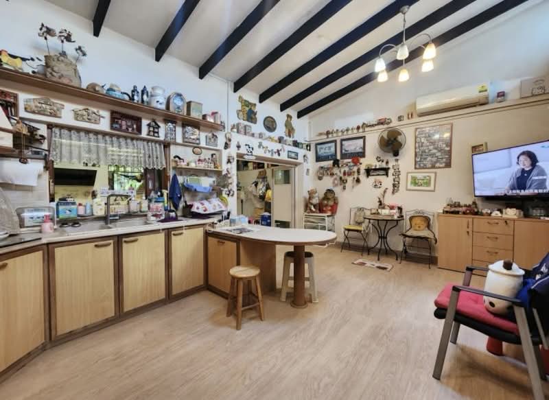 Perfect Location In The East,Cosy Terrace Not To Be Missed!!!, Kee Sun Ave Jln Sempadan Siglap, 2 Bedrooms, 2,000 sqft, Terraced House For Sale, by Leslie Lim, 500120621 - PropertyGuru.com.sg