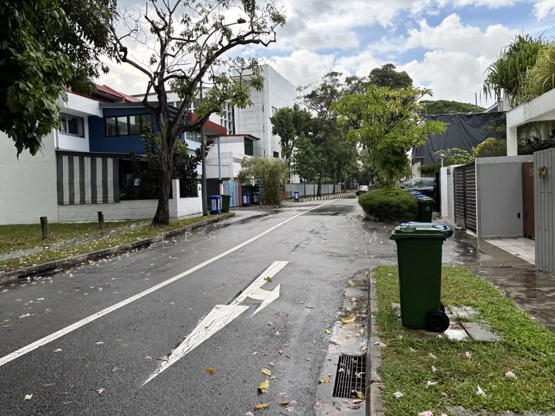 Perfect Location In The East,Cosy Terrace Not To Be Missed!!!, Kee Sun Ave Jln Sempadan Siglap, 2 Bedrooms, 2,000 sqft, Terraced House For Sale, by Leslie Lim, 500120621 - Exterior - PropertyGuru.com.sg