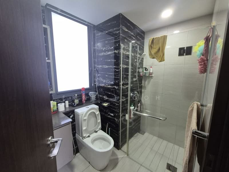 The Brownstone, 150 Canberra Drive, 3 Bedrooms, 936 sqft, Executive Condominium For Rent, by Ernest Goh, 500120630 - Bathroom - PropertyGuru.com.sg