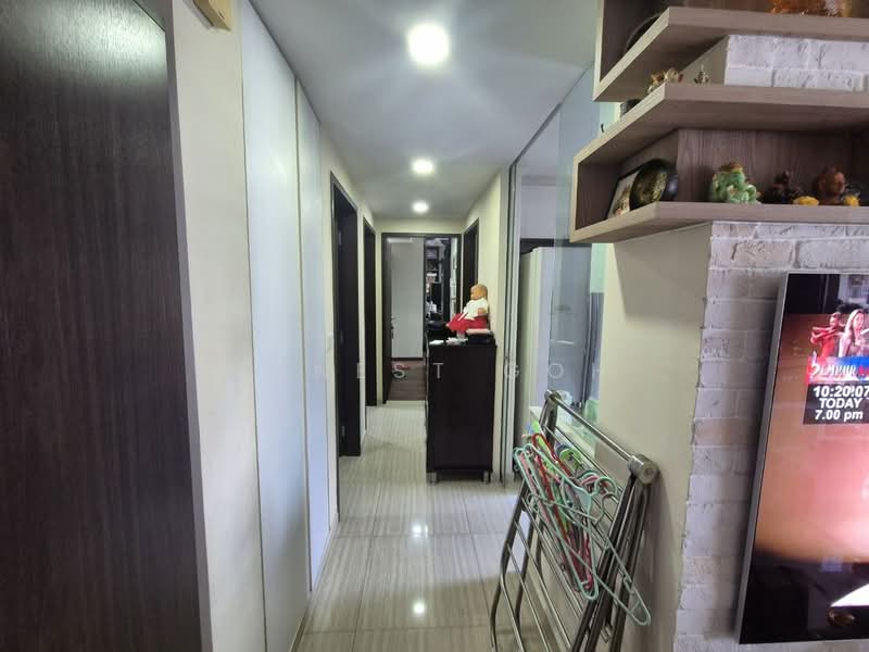 The Brownstone, 150 Canberra Drive, 3 Bedrooms, 936 sqft, Executive Condominium For Rent, by Ernest Goh, 500120630 - Corridor - PropertyGuru.com.sg