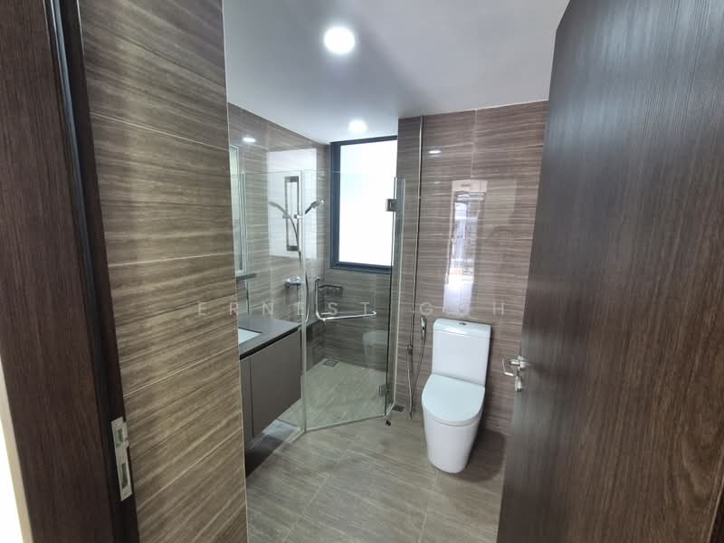 The Brownstone, 150 Canberra Drive, 3 Bedrooms, 936 sqft, Executive Condominium For Rent, by Ernest Goh, 500120630 - Bathroom - PropertyGuru.com.sg