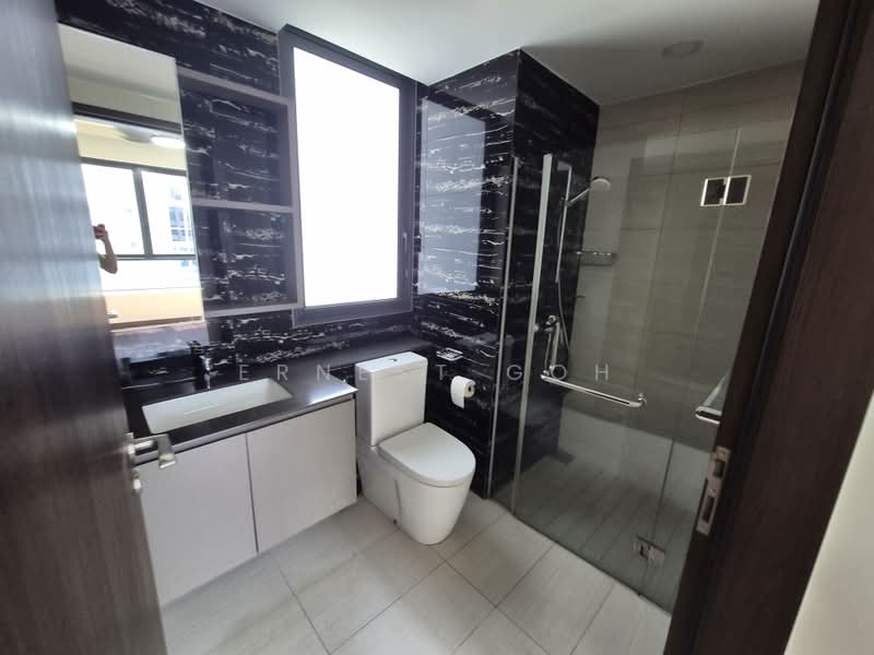 The Brownstone, 150 Canberra Drive, 3 Bedrooms, 936 sqft, Executive Condominium For Rent, by Ernest Goh, 500120630 - Bathroom - PropertyGuru.com.sg
