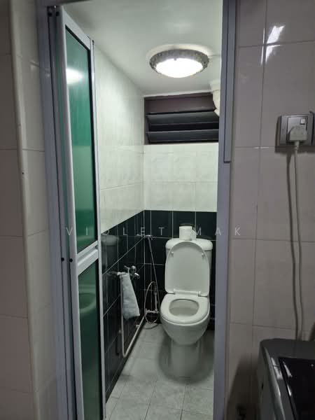 4 Lorong 7 Toa Payoh, 4 Lorong 7 Toa Payoh, 2 Bedrooms, 710 sqft, HDB Flat For Sale, by Violet Mak, 500120637 - Bathroom - PropertyGuru.com.sg