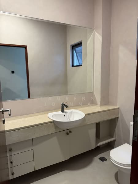 Tembeling Road, Tembeling Road, 5 Bedrooms, 2,900 sqft, Conservation House For Rent, by Laurens Joanna, 500120640 - Level 1 Powder Room - PropertyGuru.com.sg